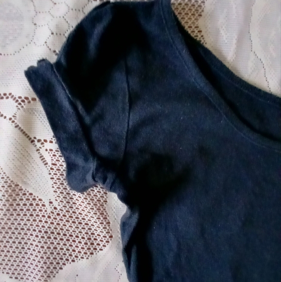 #065 Red Paint Black Plain Oval-Neck Shirt Size Medium - Picture 3 of 11